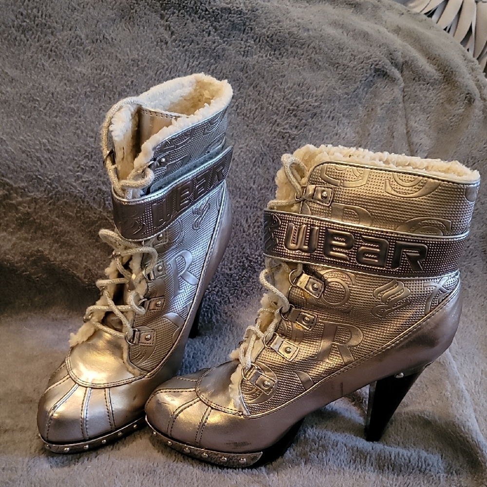 Roca Wear Silverish gold High-Heel ankle boots with Sherpa Lining